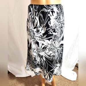 SALE 4 FIR $20 Hilliard & Hanson skirt